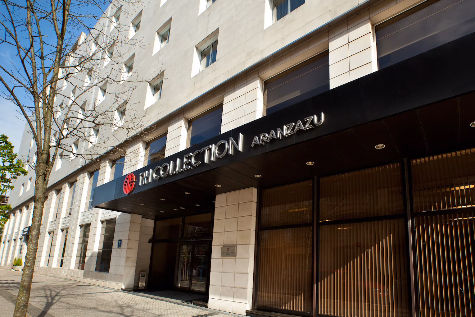 NH Collection San Sebastián Aránzazu — Entrada